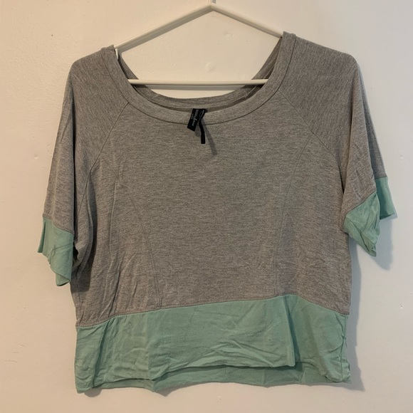 Guess Top - Picture 2 of 3